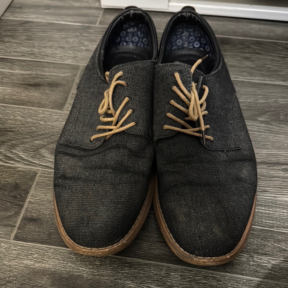 Black and Tan Casual Oxford Shoes with Textured Fabric and Light Brown Sole